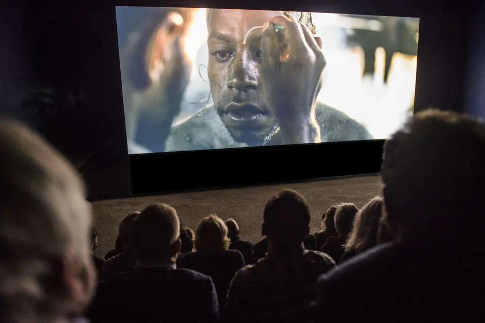 filmen-rejsen-i-filmudstillingen-menneske