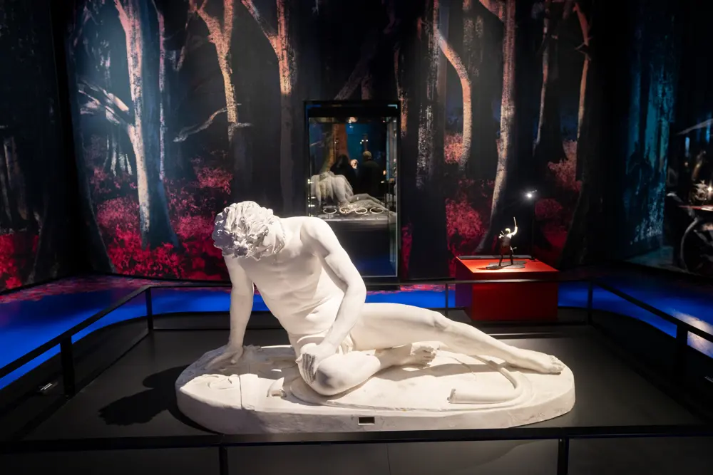 den-doende-galler-skulptur