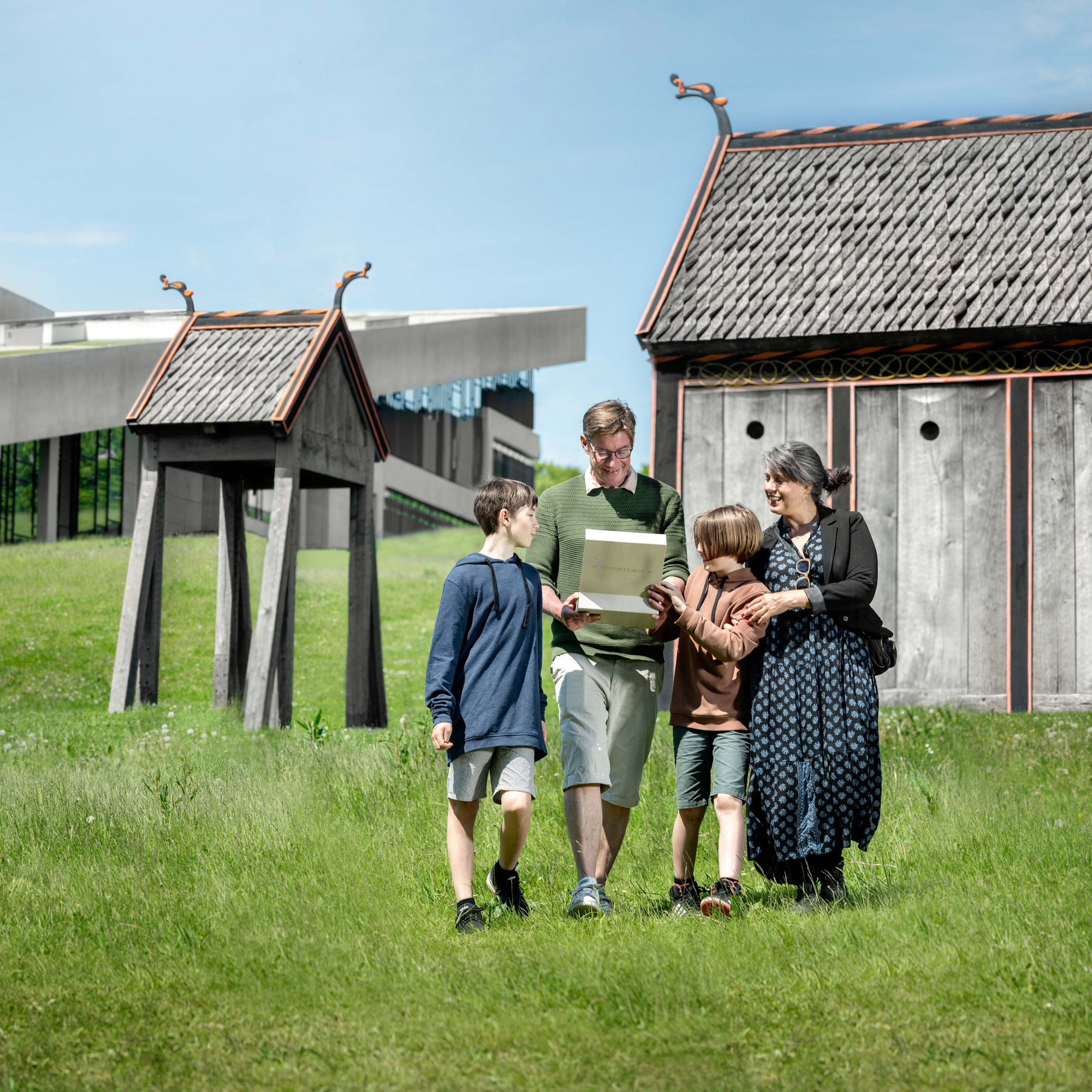 familie-paa-gaadejagt