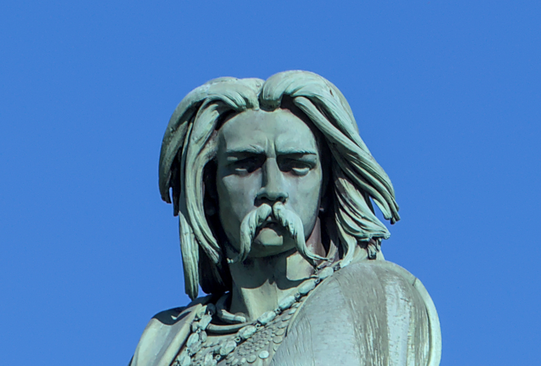 statue-af-vercingetorix