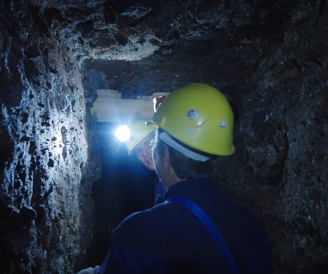 xenia-og-jonas-i-moerk-mine