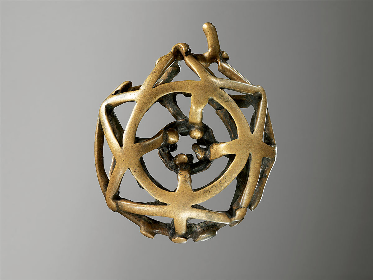 gammelt-vedhaeng-af-bronze